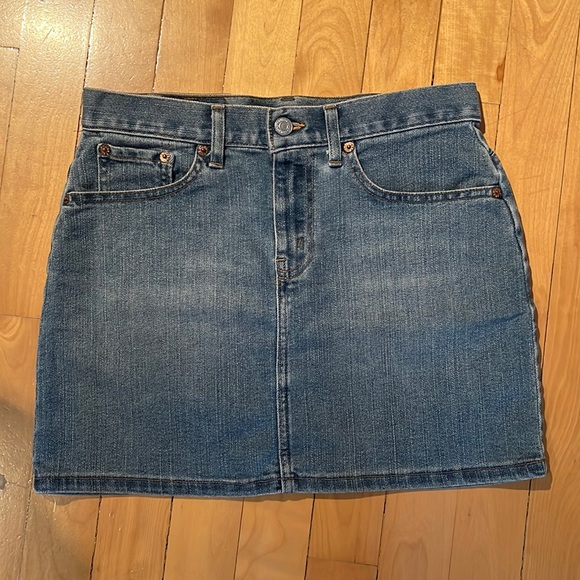 Levi's Dresses & Skirts - ✨ HP✨ Levi’s denim skirt. LIKE NEW! Flawless condition! Small. Made in 🇨🇦
